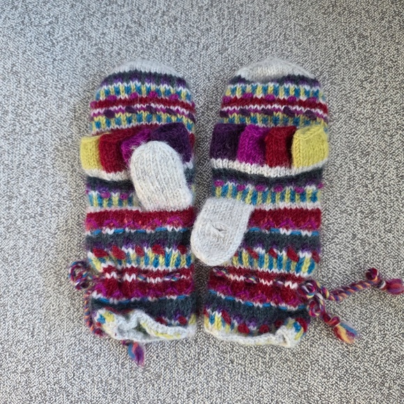 Newari Women's Floral Winter Hat and Convertible Mitten/Gloves Set - OS - Picture 7 of 12